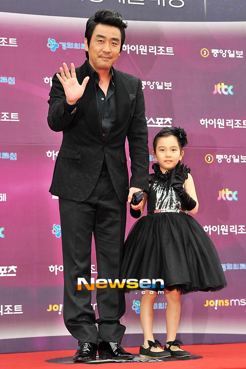 Ryu Seung-ryong with Gal So-won